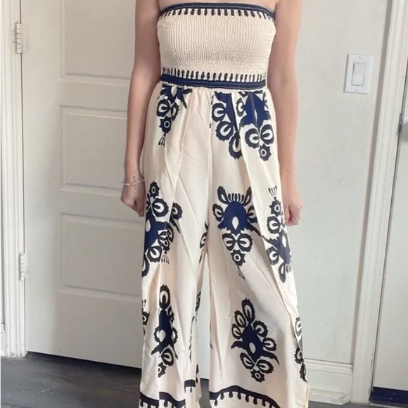 Boho Shirred Bodice Wide
BOUTIQUE
Leg Jumpsuit - Picture 4 of 9